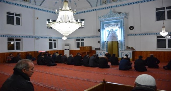 Sabah Namazında Bir Araya Geldiler Sabah Namazında Bir Araya Geldiler