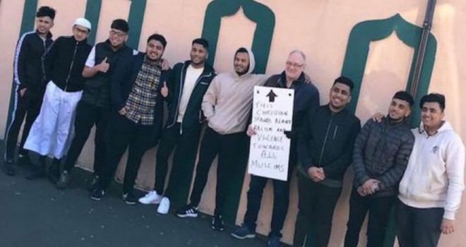 Müslümanlar namaz kılarken ben nöbet tutarım