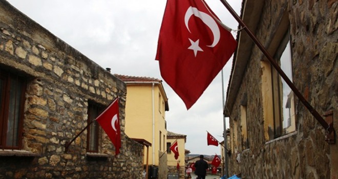 Şanlıurfa Valiliği'nden vatandaşlara Türk bayrağı hassasiyeti