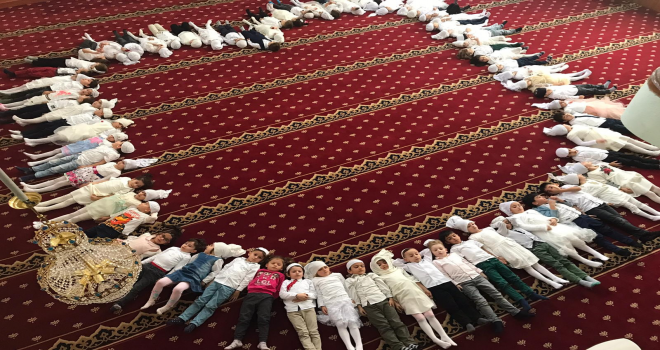 Rize’de 4-6 Yaş Kur`an Kursu Çocuklarının Mevlid Etkinliği Göz Doldurdu