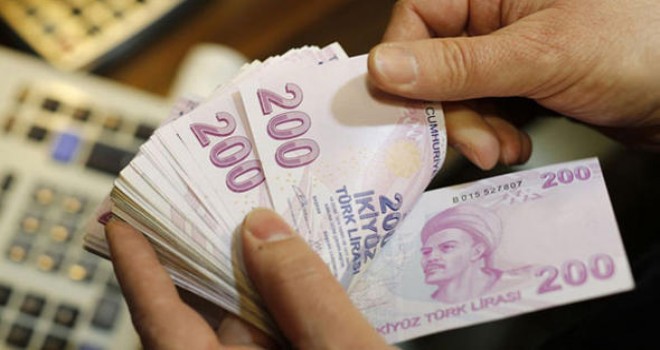 Memur ve emeklilere 2 bin 62 lira bayram ikramiyesi,