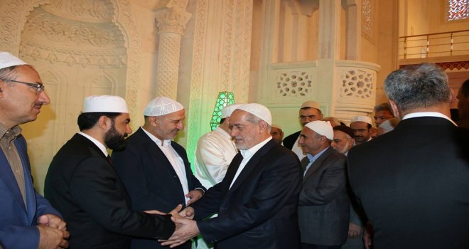 Görmez, Mardin'de Sabah Namazında Cemaatle Buluştu