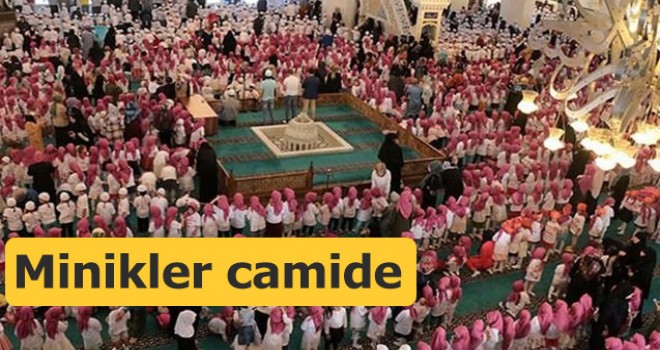 Minik namazda buluştu