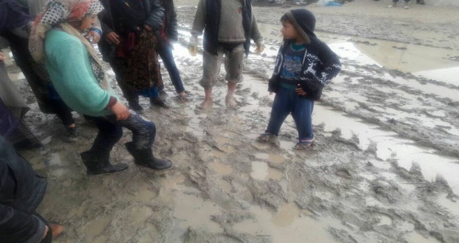 Çadırda yaşayan Suriyeli Ailelerin çektiği çile bitmiyor