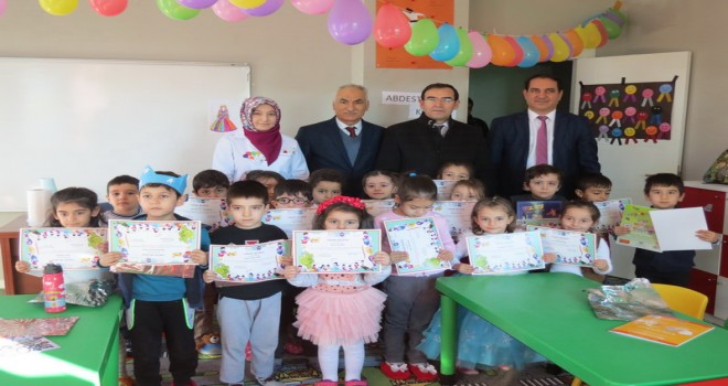 Çukurova’da 4-6 yaş Kur'an Kursu öğrencilerinin karne sevinci