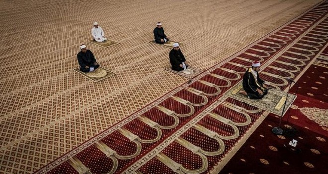 Malezya, cuma namazlarına getirilen kısıtlamayı gevşetiyor