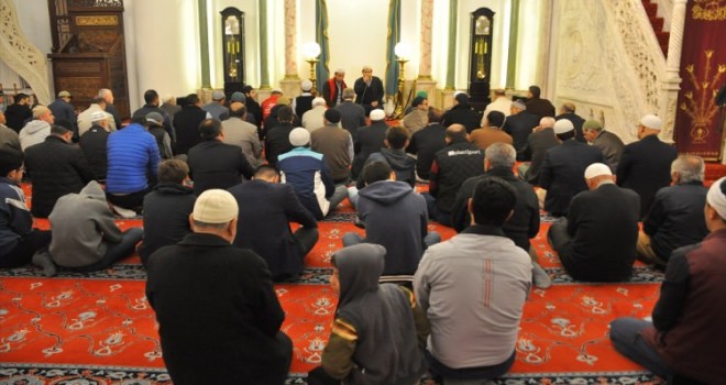 İzmir'de Gençler Sabah Namazında Buluştu