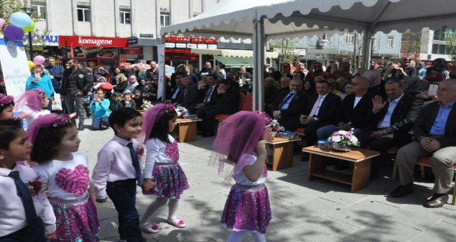 Çekmeköy’de Miniklerin Yıl Sonu Etkinliği Göz Doldurdu