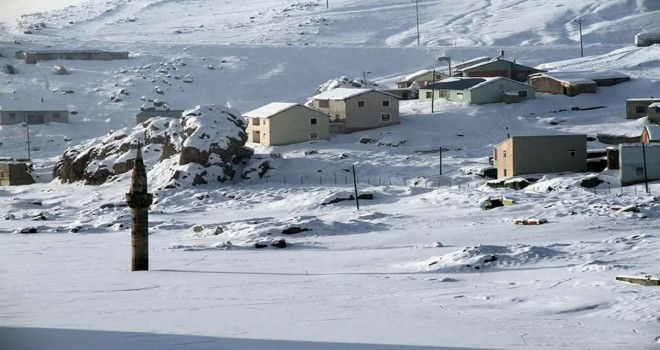 Ağrı'da Cami Kar Altında Kaldı
