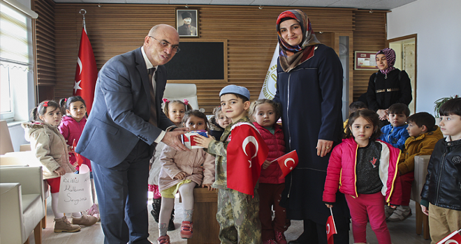 Bilecik'li  Minikler, İdlib'deki çocukları unutmadı