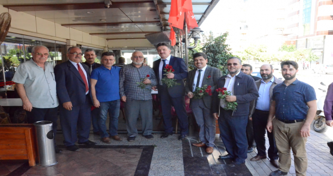 Ceyhan Müftülüğü Mevlid-i Nebi Haftası’nda Gül dağıttı