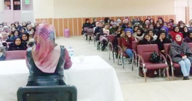 Ahlaklı Gençlik konulu Konferans ilgi gördü
