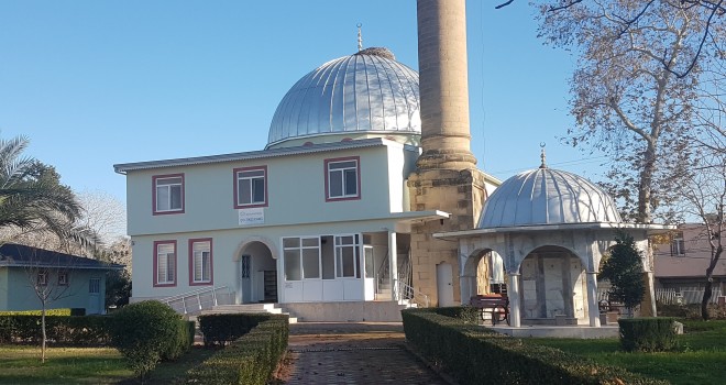 İmam ve cemaatin para toplayıp yardım ettiği kişi camiyi soydu