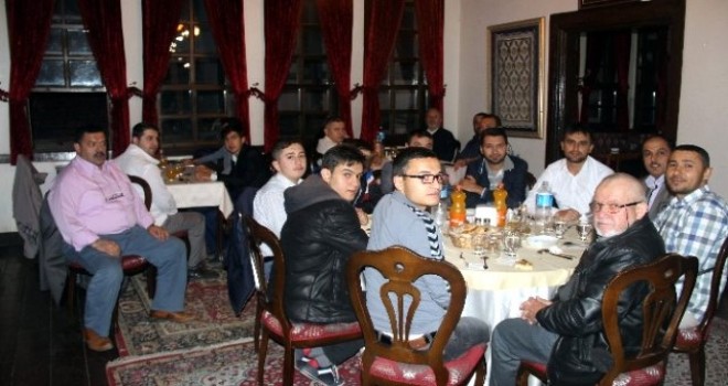 Hatimle Teravih Kıldıran Görevlilere İftar