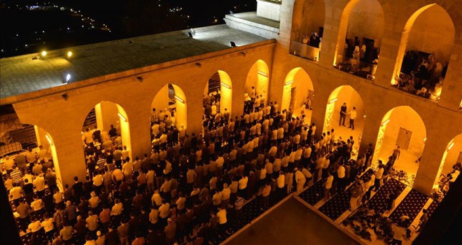 Bir teravih klasiği 'jet imamlar' takip altında