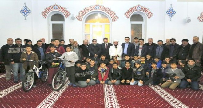 Şehitkamil'de Camiye giden çocuklar ödüllendirildi