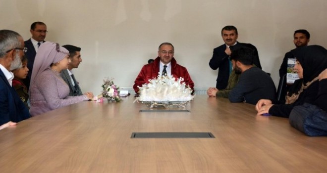 Yozgat’ta genç çift müftülük nikahı ile hayatlarını birleştirdi