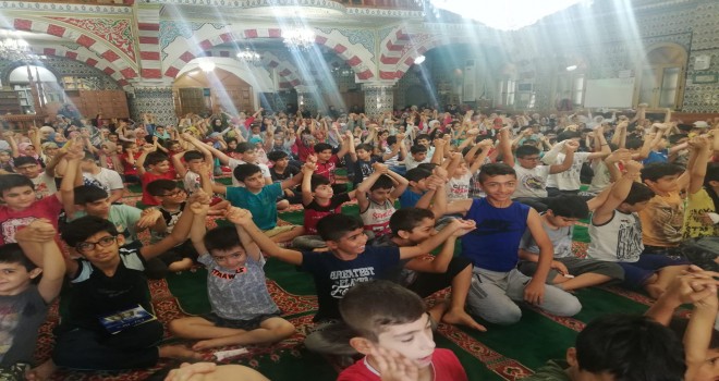 Bakırköy'de Kur'an Kursu Öğrencileri Hediyelerle Sevindirildi