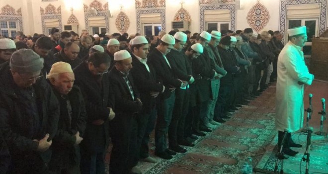 İzmir'de gençler sabah namazında buluştu