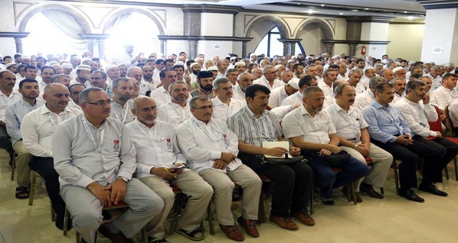 Görmez, Arafat öncesi Mekke’de kafile başkanlarıyla bir araya geldi…