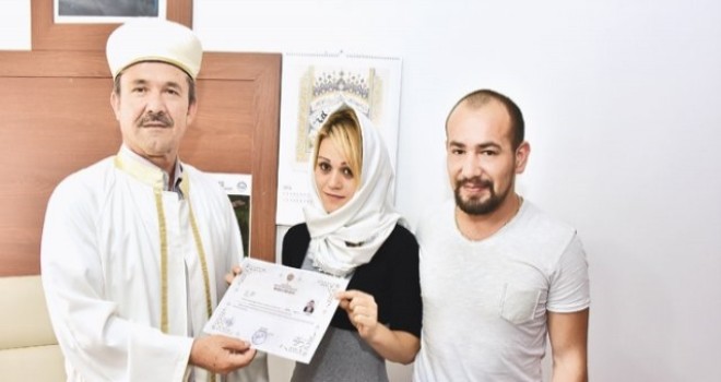 İslamiyete en çok gençler yöneliyor