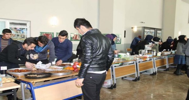 Öğrenciler harçlıklarını Halep'e bağışladı