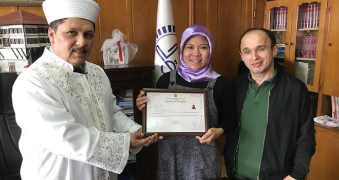 Filipinli Marlyn İslamiyet'i seçti