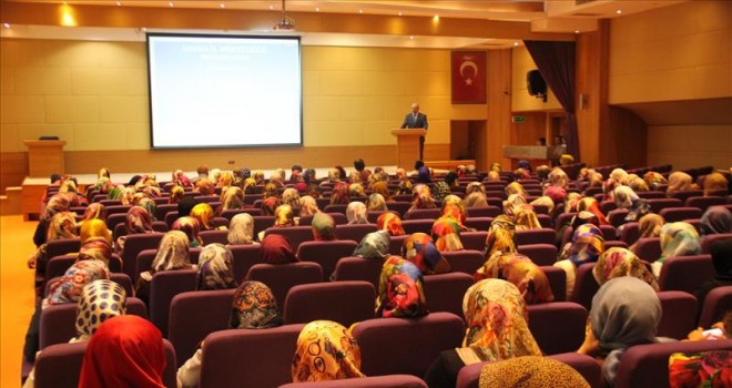Adana Müftülüğü Yaz Kur'an Kursları Öncesi Din Görevlilerini Seminere Aldı