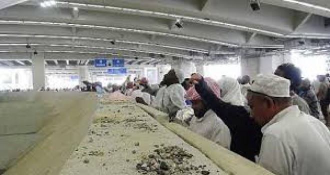 Hacılar, Kavurucu Sıcağa Aldırmadan Şeytan Taşladı