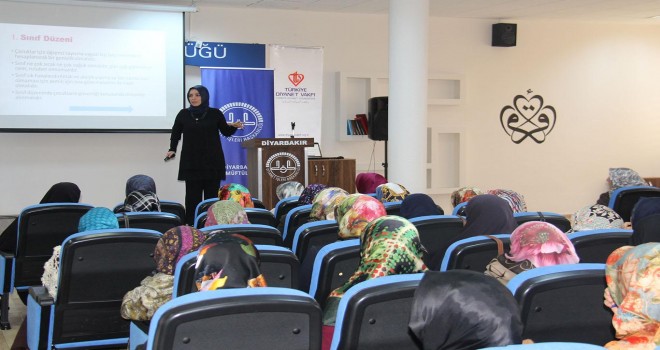 Kur'an kursu öğreticilerine formasyon eğitimi