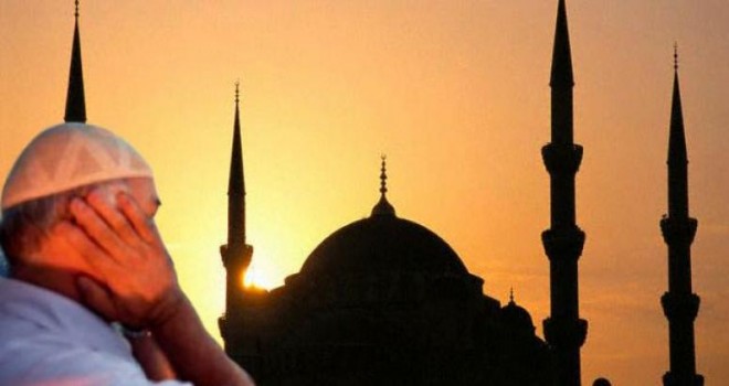 Cami İmamı saati şaşırdı