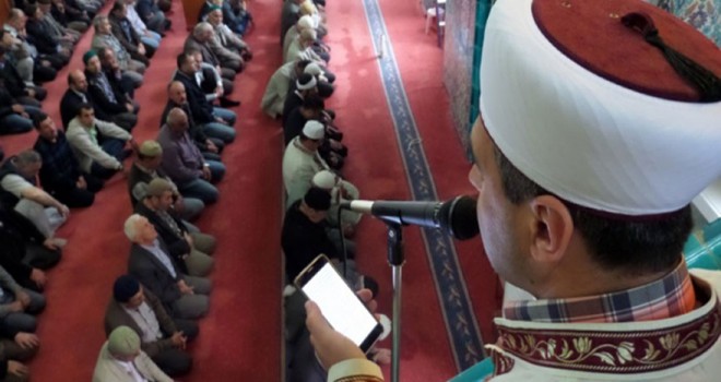 Bugünkü Cuma hutbesi: Açık-saçık gezmeyin, bedeninizi örtün!