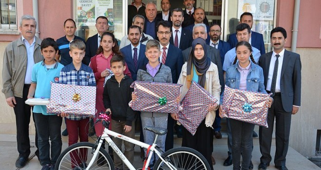 Başarılı Öğrenciler Ödüllerini Aldı