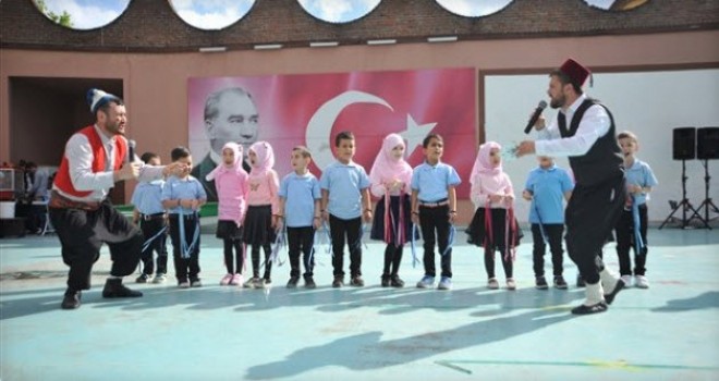 Kuran Kursu öğrencilerinden yılsonu programı