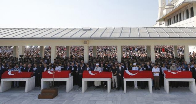 Görmez, kahraman şehitlerimizin cenaze namazını kıldırdı...