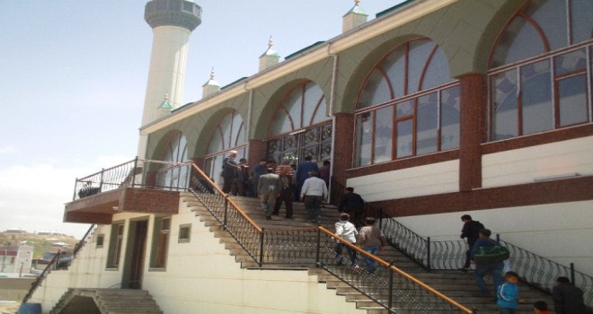 İmam-ı Şafii Camii'nde İlk Cuma Namazı