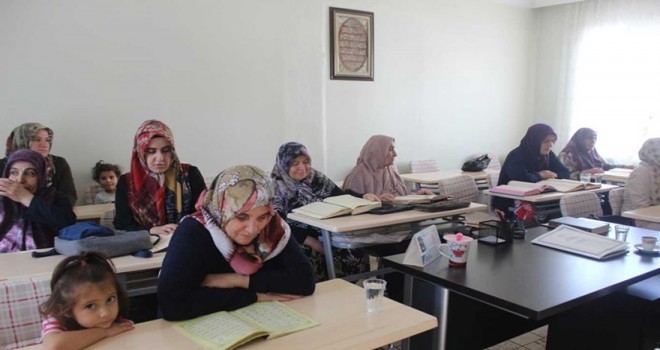 Ninelerin Kur'an öğrenme azmi görenleri imrendiriyor