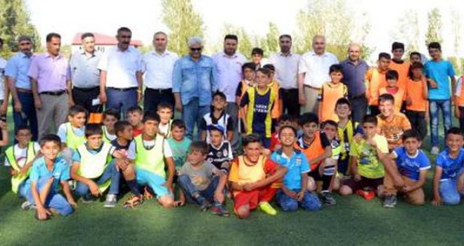Sabah camide Kuran kursu, öğleden sonra futbol turnuvası