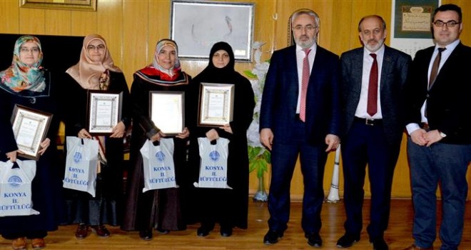 Diyanet Vakfı’ndan Bayan Vaizlere Teşekkür Belgesi