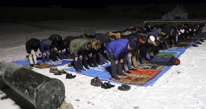 Erzurum'un tarihi ilk mescidi'nde sabah namazı