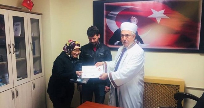 Taylandlı kadın İslam'ı seçti