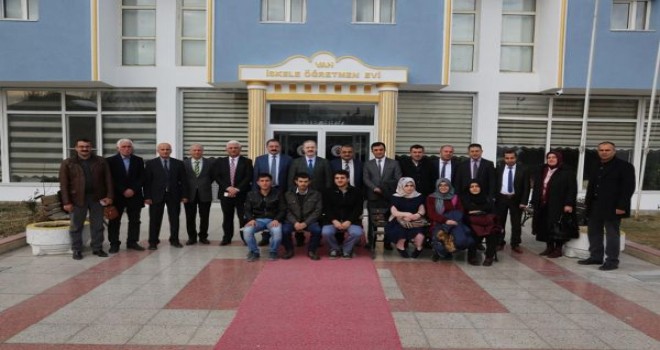 Dereceye giren öğrencileri umreye gönderildi