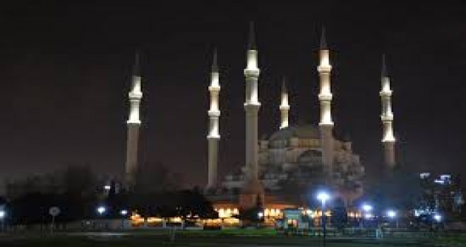 Minarelerden Dualar Yükseliyor.