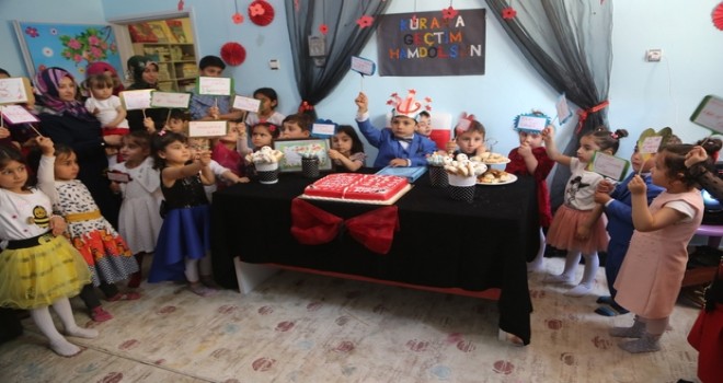 5 yaşındaki Ahmet Kuran'a geçmenin sevincini yaşadı
