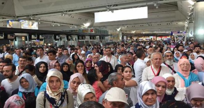 Diyanet  organizasyonuyla İlk hac kafilesi uğurlandı