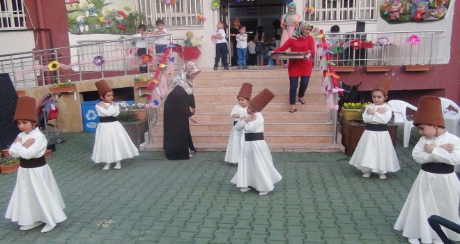 Minik Kur’an Talebeleri Belgelerini aldı