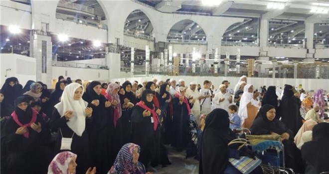 Umre'de ​toplu dua