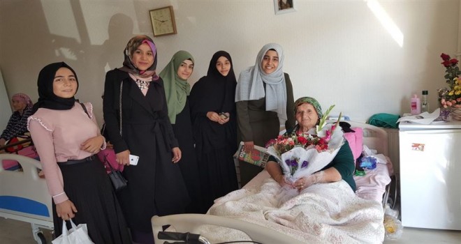 Kur’an Kursu Öğrencilerinin Huzurevine Ziyareti