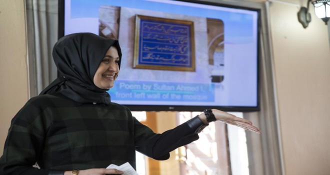 Turistlere İslam'ı anlatıyor