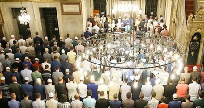Öğlen ve ikindi namazları Camilerde cemaatle kılınacak